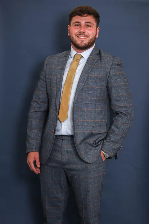 Warren Paladino, Semi-Senior Accountant